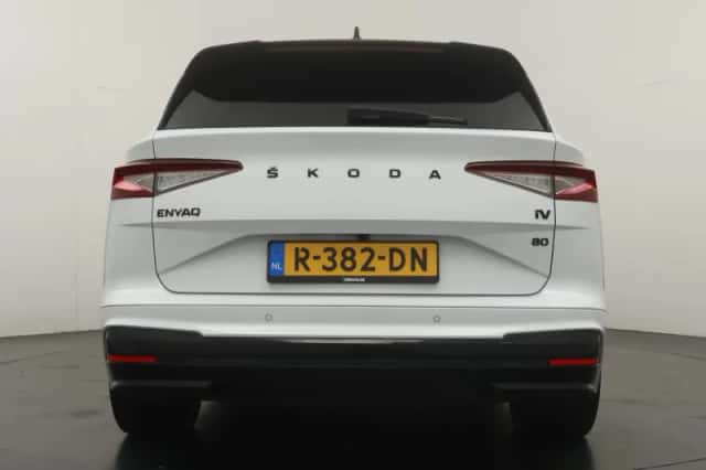 Škoda Enyaq (2022) thumbnail 4