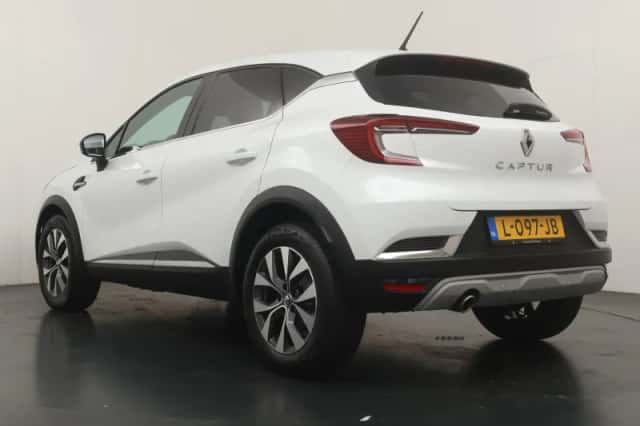 Renault Captur (2021) thumbnail 3