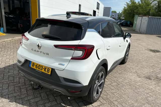Renault Captur (2021) thumbnail 5