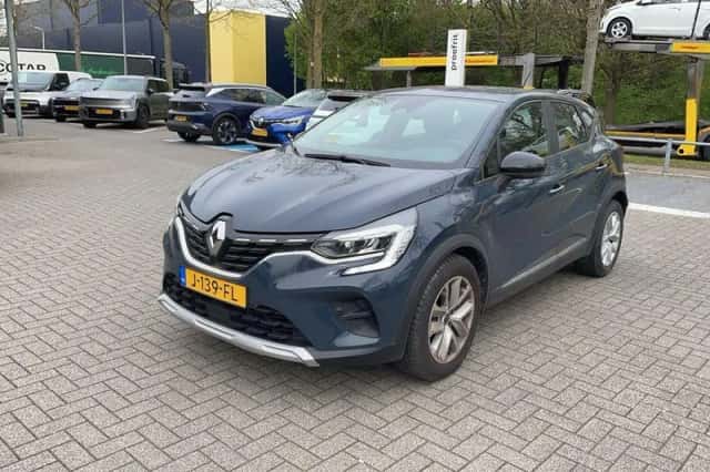Renault Captur (2020) thumbnail 2
