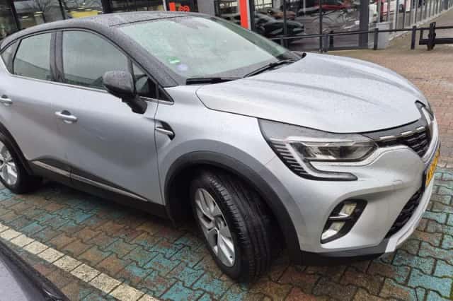 Renault Captur (2021) thumbnail 3
