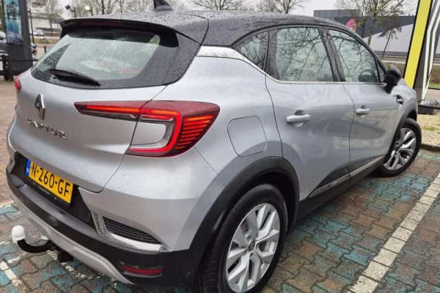Renault Captur (2021) thumbnail 4