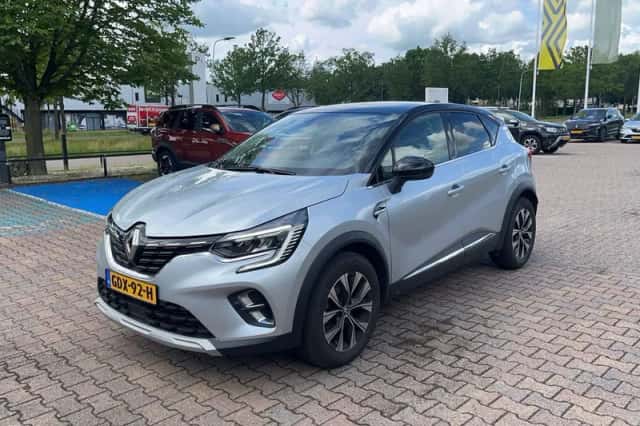 Renault Captur (2023) thumbnail 2