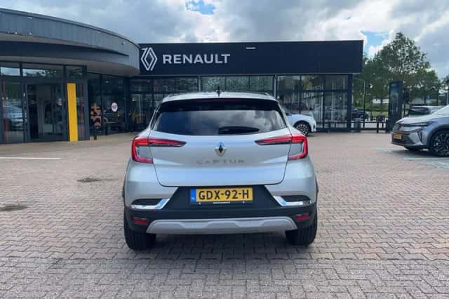 Renault Captur (2023) thumbnail 4