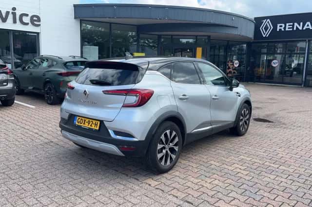 Renault Captur (2023) thumbnail 5