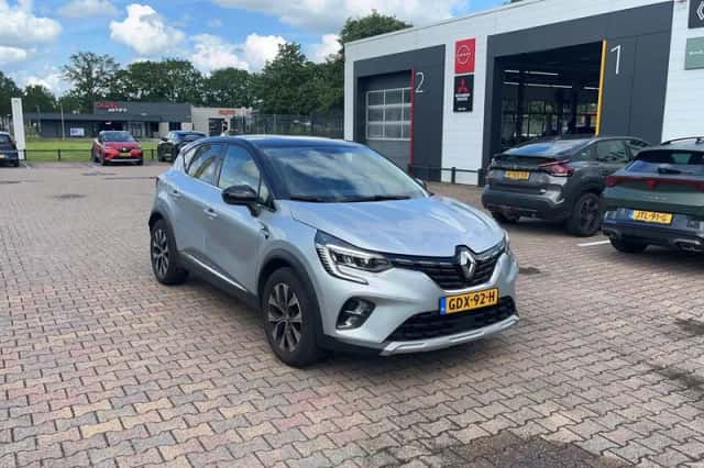 Renault Captur (2023) thumbnail 6