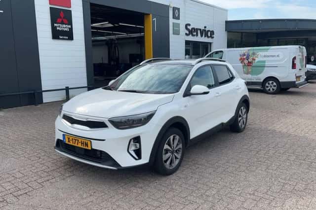 Kia Stonic (2023) thumbnail 2