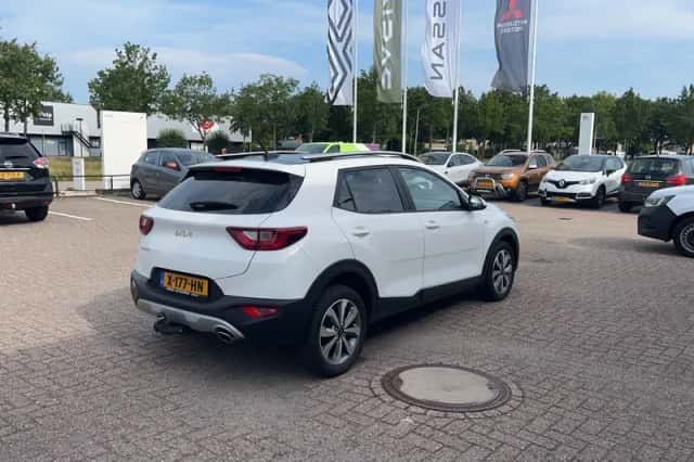 Kia Stonic (2023) thumbnail 5