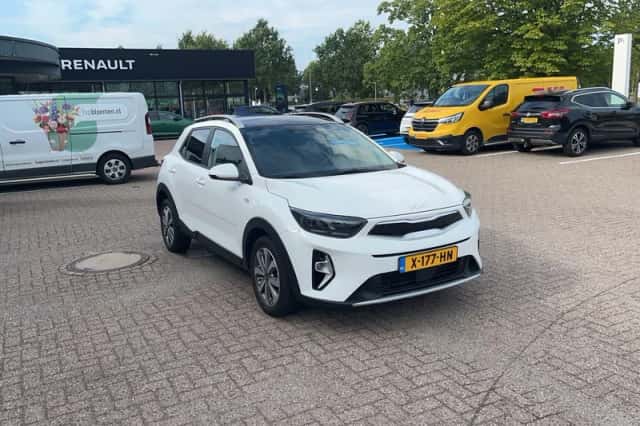 Kia Stonic (2023) thumbnail 6
