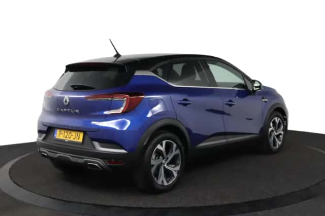 Renault Captur (2022) thumbnail 2