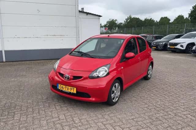 Toyota Aygo (2007) thumbnail 2