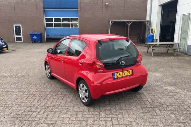 Toyota Aygo (2007) thumbnail 3