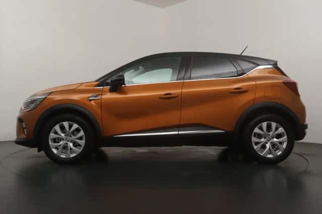 Renault Captur (2022) thumbnail 2