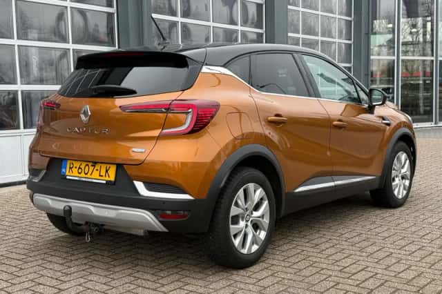 Renault Captur (2022) thumbnail 4