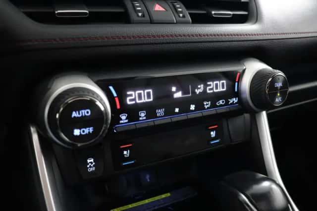 Toyota RAV4 (2020) thumbnail 6