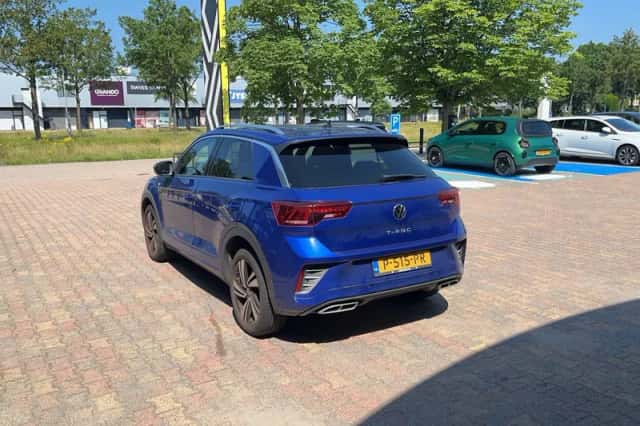 Volkswagen T-Roc (2022) thumbnail 3
