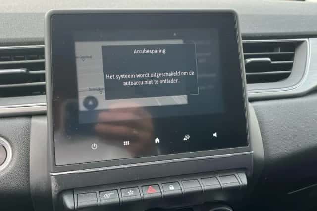 Renault Captur (2021) thumbnail 5