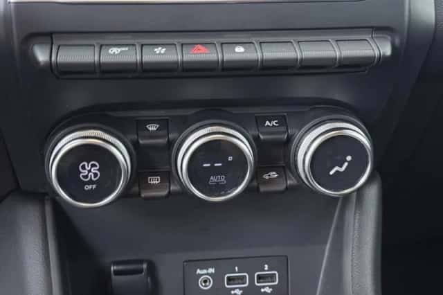 Renault Captur (2020) thumbnail 17