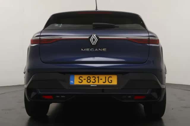 Renault Mégane E-Tech (2023) thumbnail 4
