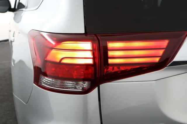 Mitsubishi Outlander (2021) thumbnail 12