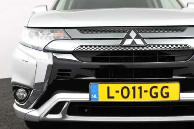 Mitsubishi Outlander (2021) thumbnail 18