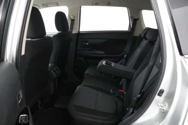 Mitsubishi Outlander (2021) thumbnail 21