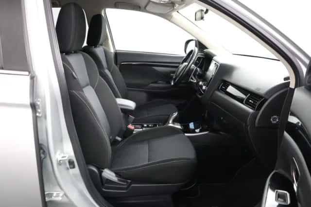 Mitsubishi Outlander (2021) thumbnail 23