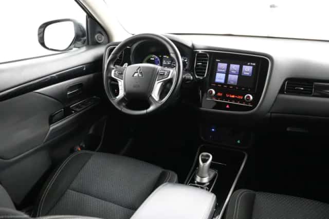 Mitsubishi Outlander (2021) thumbnail 25