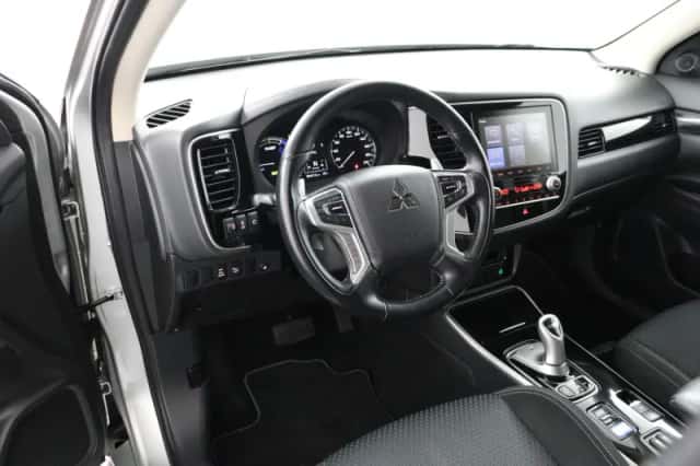 Mitsubishi Outlander (2021) thumbnail 27
