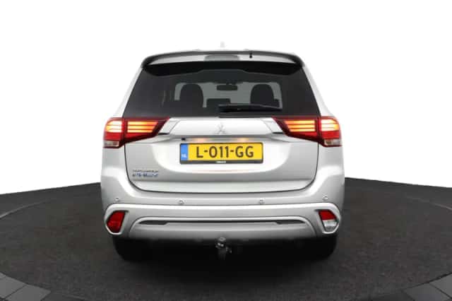 Mitsubishi Outlander (2021) thumbnail 4