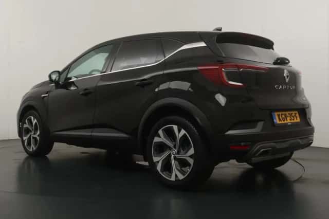 Renault Captur (2022) thumbnail 3