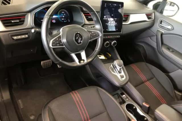 Renault Captur (2022) thumbnail 4