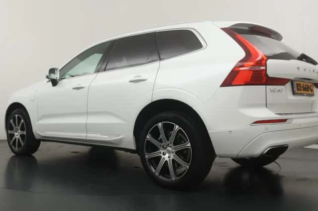 Volvo XC60 (2018) thumbnail 3