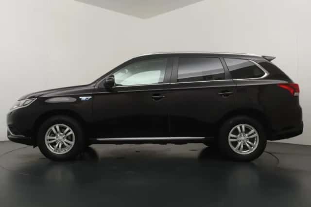 Mitsubishi Outlander (2020) thumbnail 2