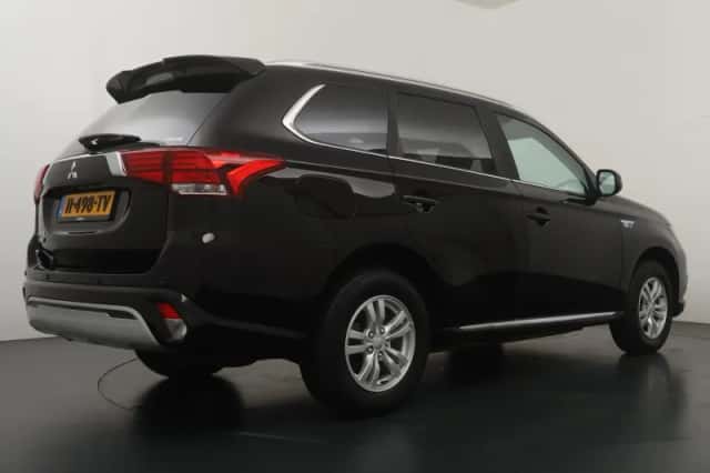 Mitsubishi Outlander (2020) thumbnail 5