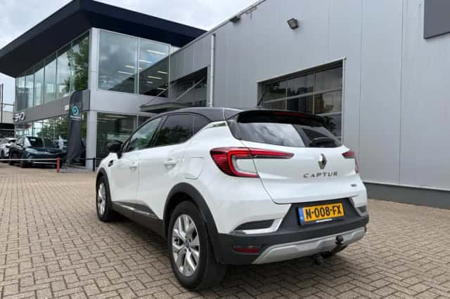 Renault Captur (2021) thumbnail 3