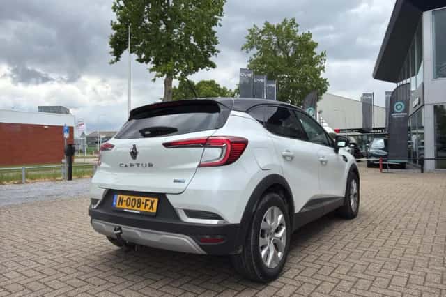 Renault Captur (2021) thumbnail 4