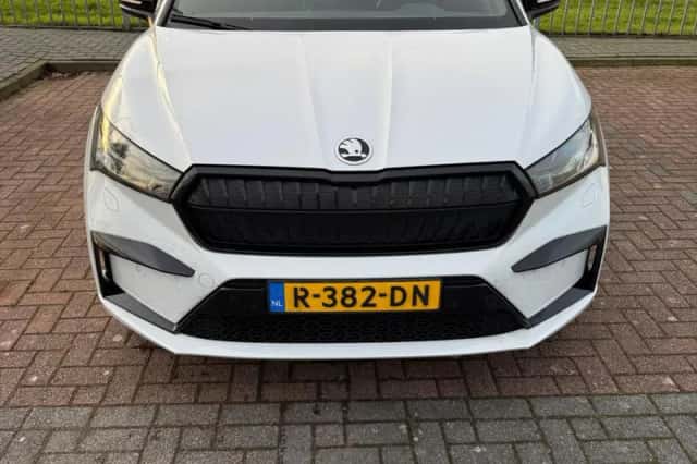 Škoda Enyaq (2022) thumbnail 3