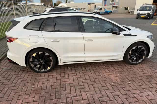 Škoda Enyaq (2022) thumbnail 5