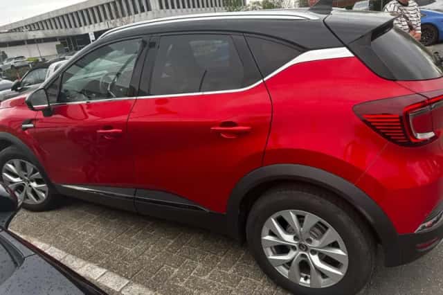 Renault Captur (2021) thumbnail 3