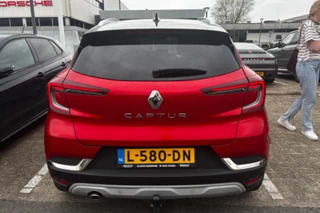 Renault Captur (2021) thumbnail 4