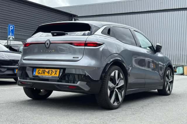 Renault Mégane E-Tech (2024) thumbnail 4