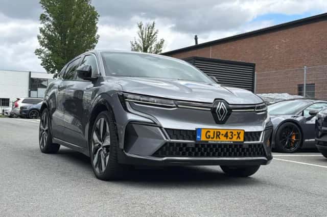 Renault Mégane E-Tech (2024) thumbnail 5