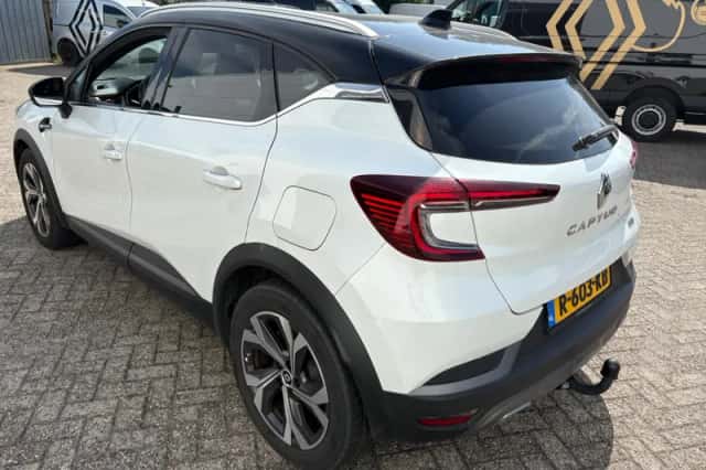 Renault Captur (2021) thumbnail 3