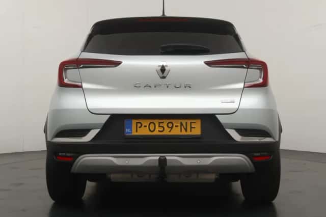 Renault Captur (2022) thumbnail 4