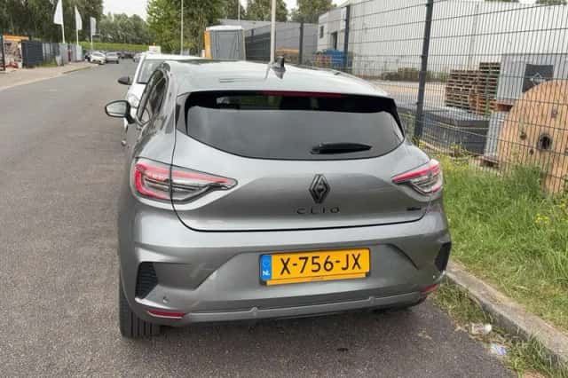 Renault Clio (2023) thumbnail 4