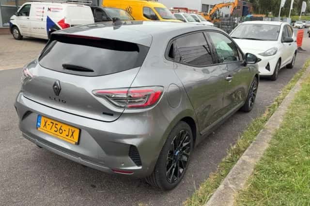 Renault Clio (2023) thumbnail 5