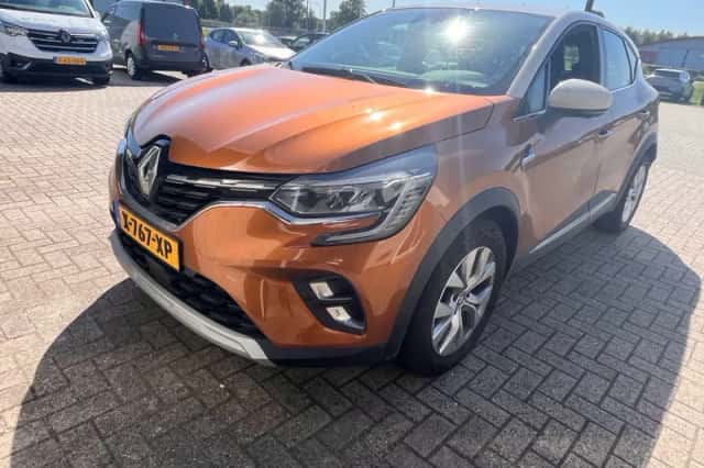 Renault Captur (2021) thumbnail 2