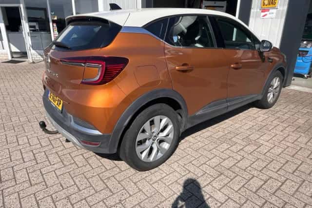 Renault Captur (2021) thumbnail 4