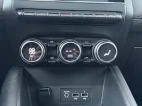 Renault Captur (2021) thumbnail 17